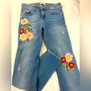 Zara jeans size 4 with flower details